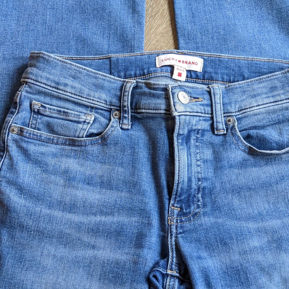 Lucky Brand, Sweet Mid Rise Boot Medium Wash Distressed Blue Jeans, Size 4/27R